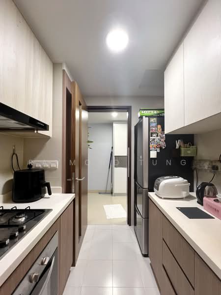Watercolours, 31 Pasir Ris Link, 3 Bedrooms, 958 sqft, Condominium For Sale, by Raymond Tung, 500218971 - Kitchen - PropertyGuru.com.sg