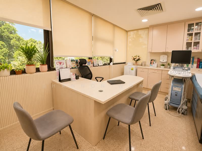 Gleneagles Hospital, 6A Napier Road, 300 sqft, Office For Rent, by Shannon Wong, 500218972 - Consultation room 2 - CommercialGuru.com.sg