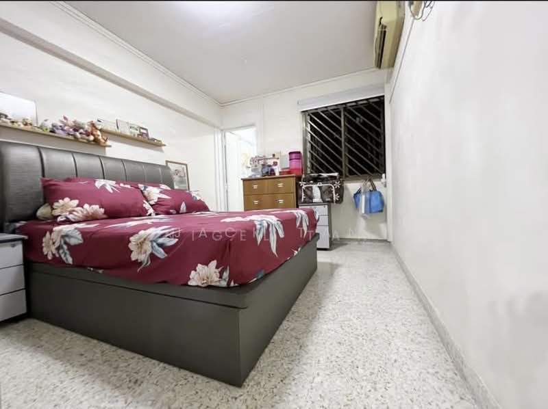332 Clementi Avenue 2, 332 Clementi Avenue 2, 3 Bedrooms, 990 sqft, HDB Flat For Sale, by Jack Tan, 500219004 - Bedroom - PropertyGuru.com.sg