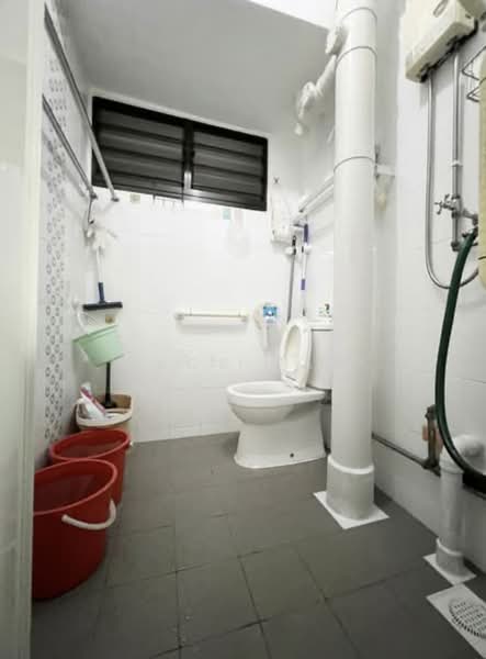 332 Clementi Avenue 2, 332 Clementi Avenue 2, 3 Bedrooms, 990 sqft, HDB Flat For Sale, by Jack Tan, 500219004 - Bathroom - PropertyGuru.com.sg
