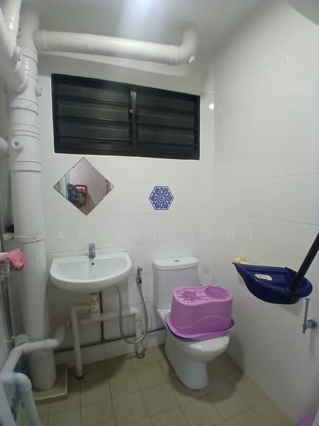 218 Yishun Street 21, 218 Yishun Street 21, 2 Bedrooms, 990 sqft, HDB Flat For Rent, by Arvind (PN), 500219006 - Bathroom - PropertyGuru.com.sg
