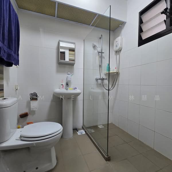 471B Fernvale Street, 471B Fernvale Street, 3 Bedrooms, 1,001 sqft, HDB Flat For Sale, by Jasmine Lim 林慧晶, 500219027 - Master Bath - PropertyGuru.com.sg