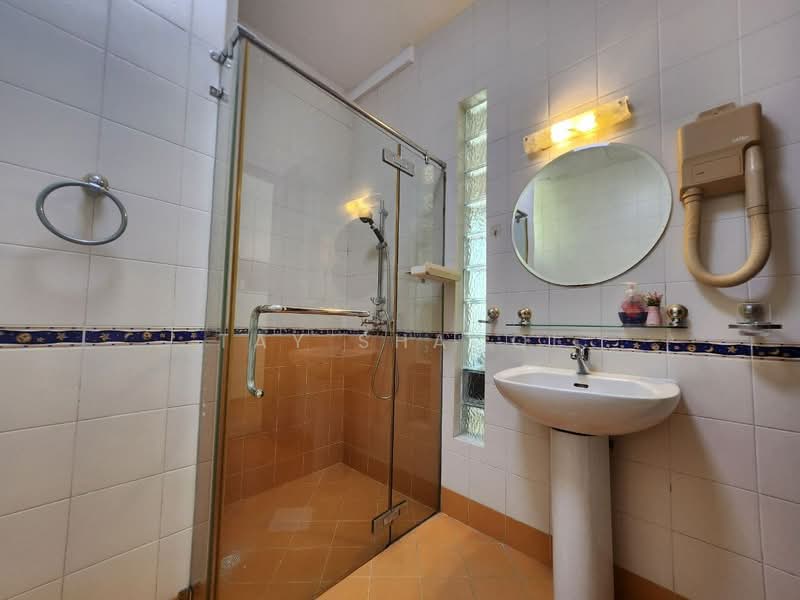 Clementi Park, 010101 Sunset Drive, Room Rental, 160 sqft, Condominium For Rent, by Tay Shaoqi, 500219047 - Bathroom - PropertyGuru.com.sg