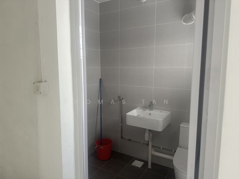 214 Petir Road, 214 Petir Road, 3 Bedrooms, 1,108 sqft, HDB Flat For Sale, by Thomas Tan, 500219055 - Bathroom - PropertyGuru.com.sg