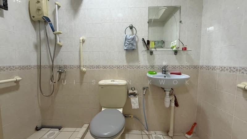 691A Choa Chu Kang Crescent, 691A Choa Chu Kang Crescent, 3 Bedrooms, 980 sqft, HDB Flat For Sale, by Hui Sann Kwok, 500219056 - Bathroom - PropertyGuru.com.sg