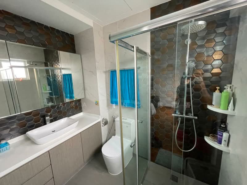 Eastwind Mansions, 102 Joo Chiat Terrace, 3 Bedrooms, 1,270 sqft, Walk-up Apartment For Sale, by Tara Ting 陈莲香, 500219112 - Bathroom - PropertyGuru.com.sg