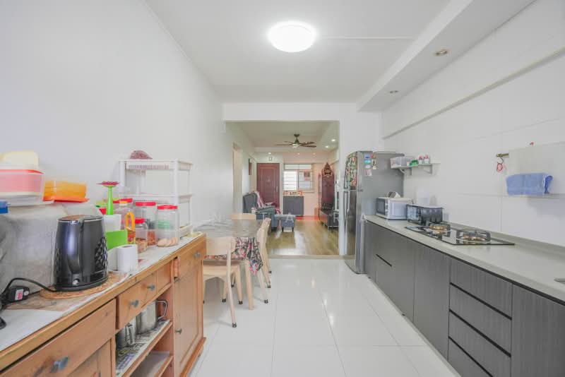 529 Bedok North Street 3, 529 Bedok North Street 3, 2 Bedrooms, 732 sqft, HDB Flat For Sale, by Sunita Rai, 500219120 - Kitchen - PropertyGuru.com.sg