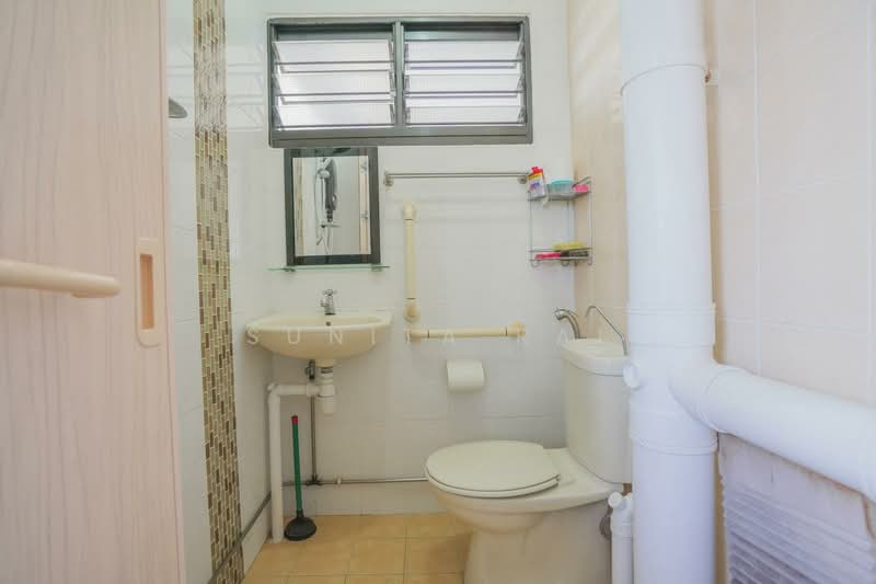 529 Bedok North Street 3, 529 Bedok North Street 3, 2 Bedrooms, 732 sqft, HDB Flat For Sale, by Sunita Rai, 500219120 - Bathroom - PropertyGuru.com.sg