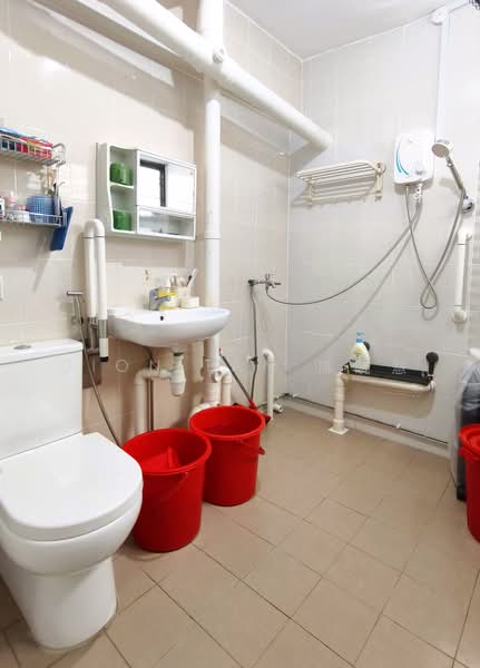 441 Jurong West Avenue 1, 441 Jurong West Avenue 1, 3 Bedrooms, 1,130 sqft, HDB Flat For Sale, by Dion Tan 陈晓慧, 500219133 - Bathroom - PropertyGuru.com.sg