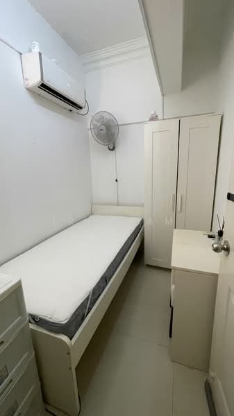 Textile Centre, 200 Jalan Sultan, Room Rental, 200 sqft, Apartment For Rent, by Eric Yam, 500219137 - Bedroom - PropertyGuru.com.sg