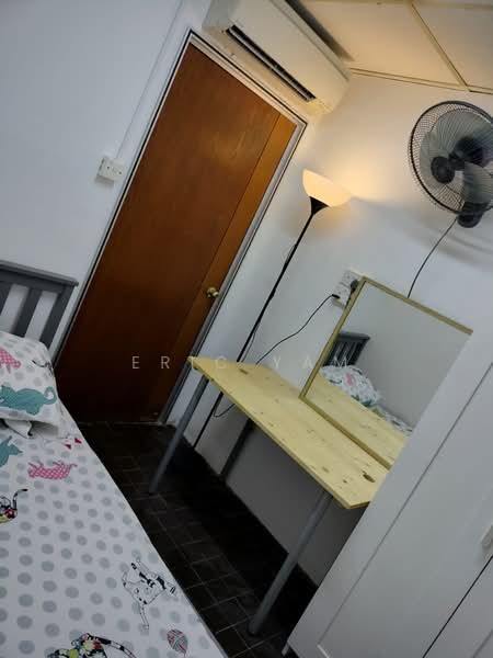 Textile Centre, 200 Jalan Sultan, Room Rental, 200 sqft, Apartment For Rent, by Eric Yam, 500219137 - Bedroom - PropertyGuru.com.sg