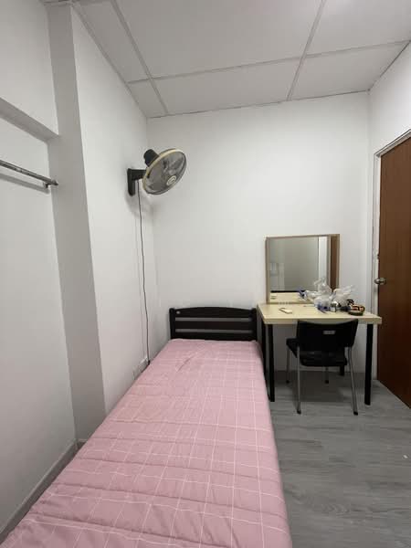 Textile Centre, 200 Jalan Sultan, Room Rental, 200 sqft, Apartment For Rent, by Eric Yam, 500219137 - Bedroom - PropertyGuru.com.sg