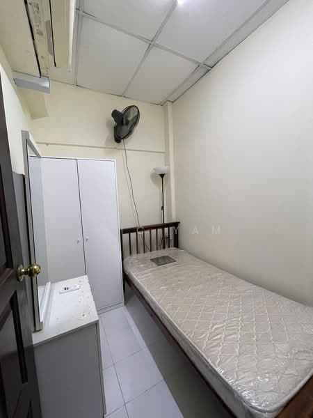 Textile Centre, 200 Jalan Sultan, Room Rental, 200 sqft, Apartment For Rent, by Eric Yam, 500219137 - Bedroom - PropertyGuru.com.sg