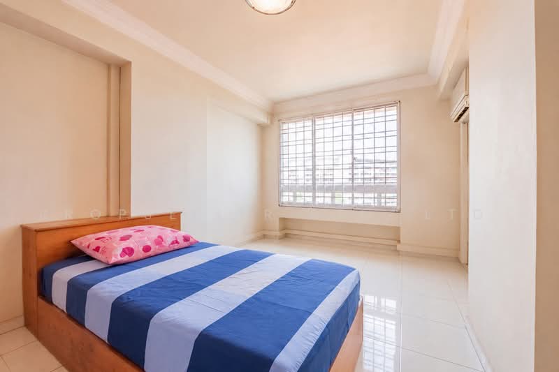 230J Tampines Street 21, 230J Tampines Street 21, 4 Bedrooms, 1,604 sqft, HDB Flat For Sale, by JOHN YEO, 500219138 - Bedroom - PropertyGuru.com.sg