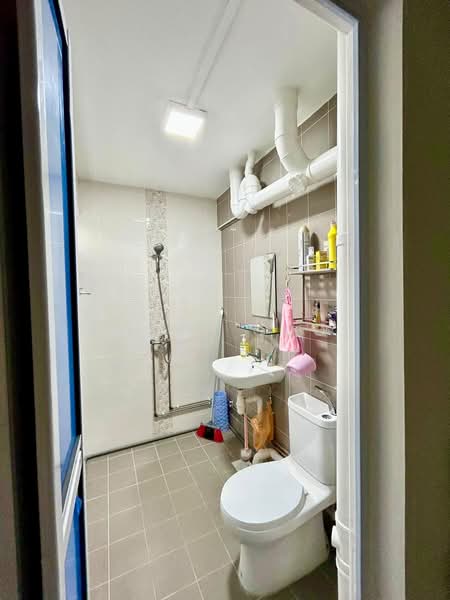 338 Bukit Batok Street 34, 338 Bukit Batok Street 34, 3 Bedrooms, 904 sqft, HDB Flat For Sale, by Lucas Gooi, 500219142 - Bathroom - PropertyGuru.com.sg