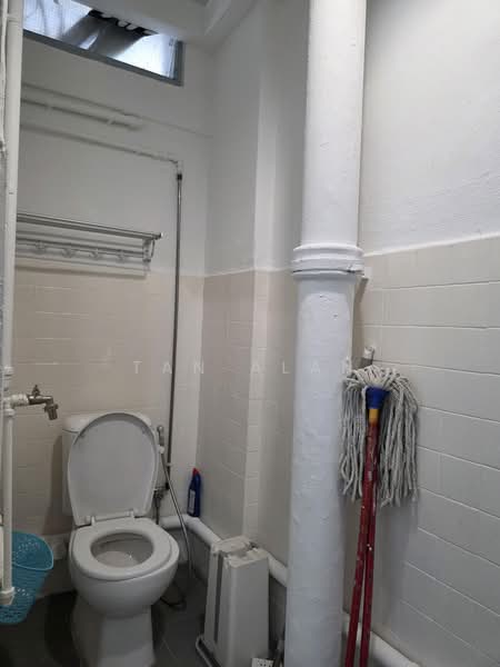 Geylang East Industrial Estate (1016, 1016 Geylang East  Avenue 3, 608 sqft, Light Industrial (B1) For Rent, by Tan Alan, 500219150 - Bathroom - CommercialGuru.com.sg