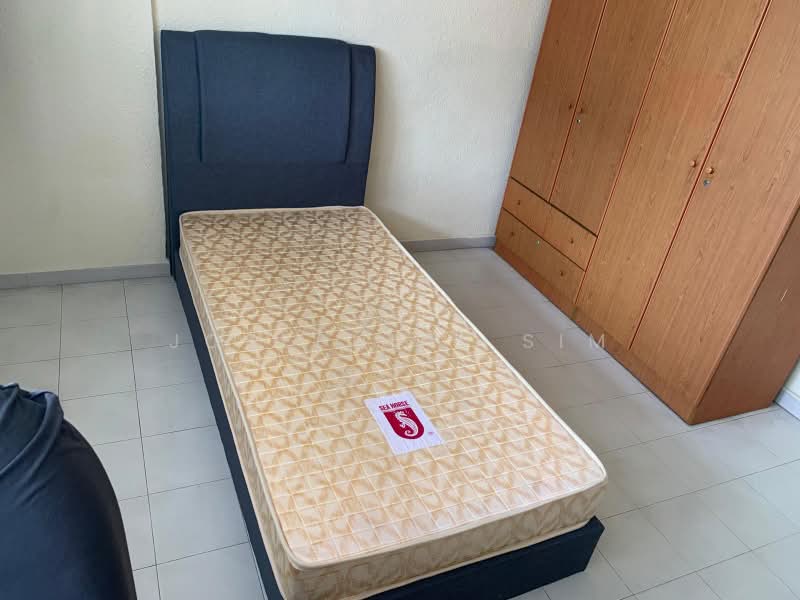 223 Bukit Batok East Avenue 3, 223 Bukit Batok East Avenue 3, Room Rental, 150 sqft, HDB Flat For Rent, by Josephine Sim, 500219154 - Bedroom - PropertyGuru.com.sg