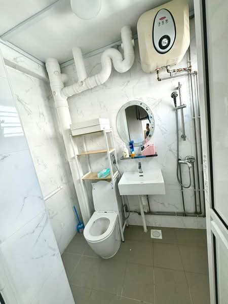 408 Serangoon Avenue 1, 408 Serangoon Avenue 1, 3 Bedrooms, 1,302 sqft, HDB Flat For Rent, by Rayne Chua 蔡美慧, 500219167 - Bathroom - PropertyGuru.com.sg
