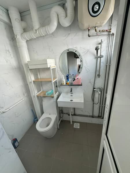 408 Serangoon Avenue 1, 408 Serangoon Avenue 1, 3 Bedrooms, 1,302 sqft, HDB Flat For Rent, by Rayne Chua 蔡美慧, 500219167 - Bathroom - PropertyGuru.com.sg