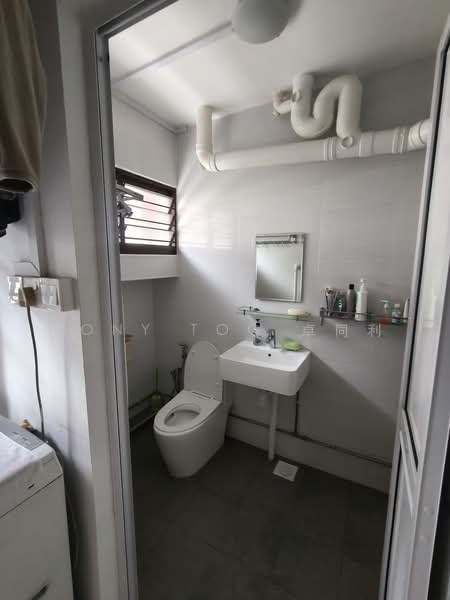 88 Redhill Close, 88 Redhill Close, 3 Bedrooms, 1,227 sqft, HDB Flat For Sale, by Tony Too 卓同利, 500219187 - Bathroom - PropertyGuru.com.sg