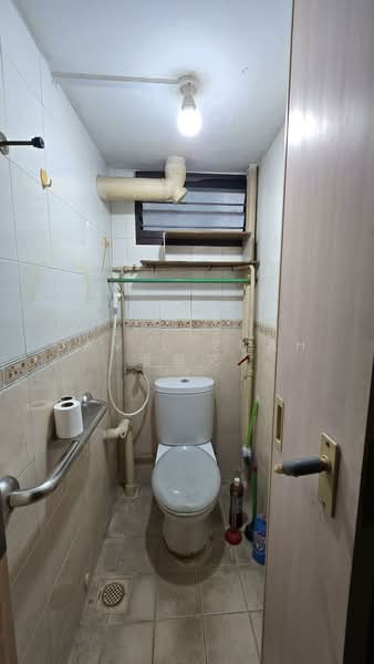 77 Indus Road, 77 Indus Road, 2 Bedrooms, 678 sqft, HDB Flat For Sale, by David Puah 潘基文, 500219199 - Bathroom - PropertyGuru.com.sg