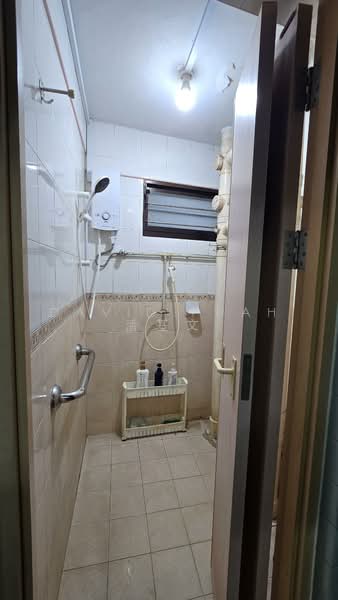 77 Indus Road, 77 Indus Road, 2 Bedrooms, 678 sqft, HDB Flat For Sale, by David Puah 潘基文, 500219199 - Bathroom - PropertyGuru.com.sg