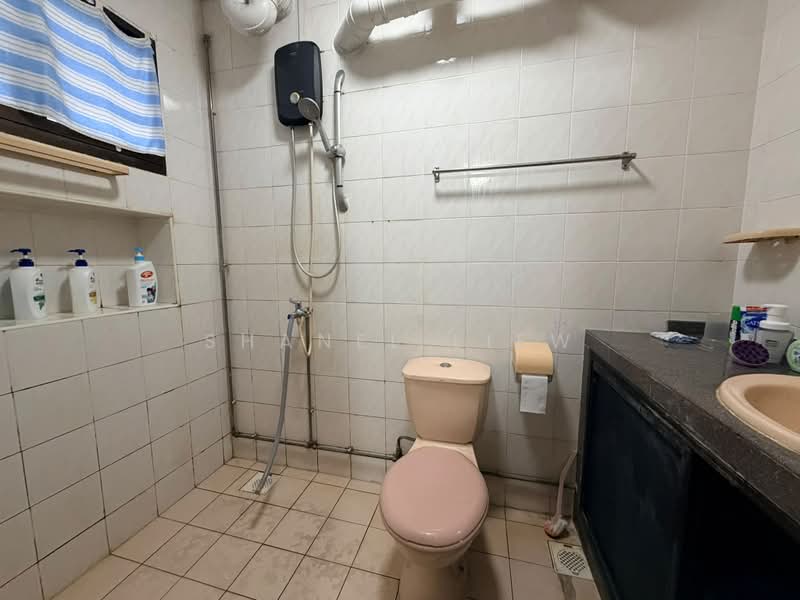 761 Woodlands Avenue 6, 761 Woodlands Avenue 6, 3 Bedrooms, 1,313 sqft, HDB Flat For Sale, by Shanel Liew, 500219248 - Bathroom - PropertyGuru.com.sg