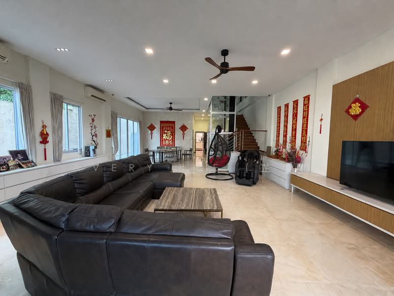Sembawang hills estate, Sembawang Hills Drive, 6 Bedrooms, 4,500 sqft, Terraced House For Sale, by Avery Lee (芷芸), 500219249 - Living Room - PropertyGuru.com.sg