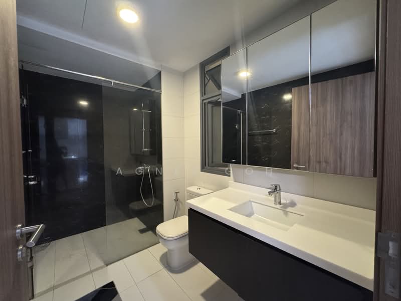 Palm Isles, 40 Flora Drive, 1 Bedroom, 560 sqft, Condominium For Sale, by Agnes Goh, 500219255 - Bathroom - PropertyGuru.com.sg