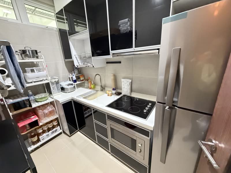 Cardiff Residence, 101 Cardiff Grove, 2 Bedrooms, 775 sqft, Condominium For Sale, by WEI DENG, 500219258 - Kitchen - PropertyGuru.com.sg
