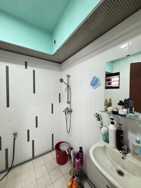 487 Admiralty Link, 487 Admiralty Link, 3 Bedrooms, 1,011 sqft, HDB Flat For Sale, by Marn Lee, 500219270 - Bathroom - PropertyGuru.com.sg