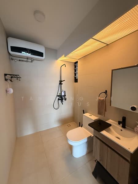 420C Northshore Drive, 420C Northshore Drive, 3 Bedrooms, 1,012 sqft, HDB Flat For Sale, by Tan Ming Jie Darius, 500219278 - Bathroom - PropertyGuru.com.sg