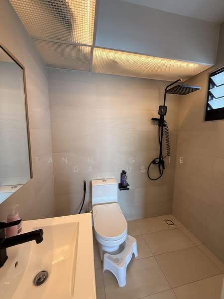 420C Northshore Drive, 420C Northshore Drive, 3 Bedrooms, 1,012 sqft, HDB Flat For Sale, by Tan Ming Jie Darius, 500219278 - Bathroom - PropertyGuru.com.sg