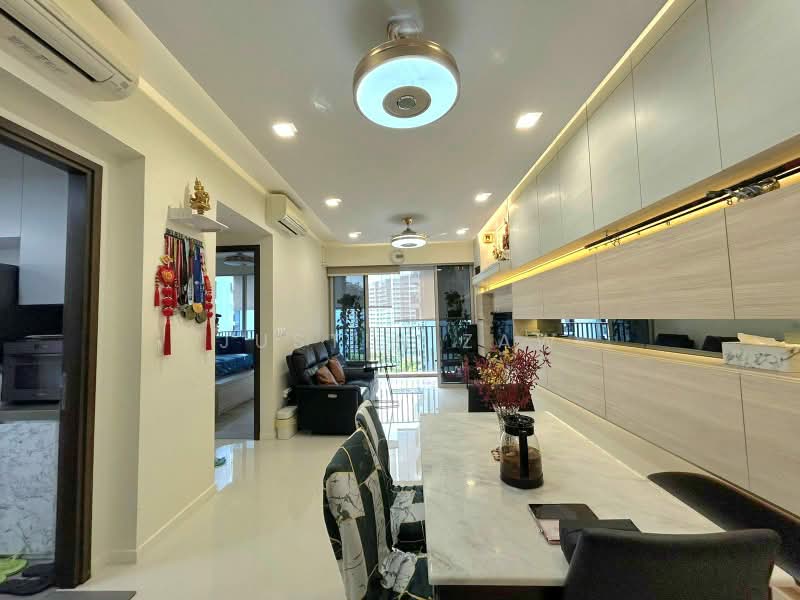 Heron Bay, Upper Serangoon View, 3 Bedrooms, 1,033 sqft, Executive Condominium For Sale, by Justin Zaw, 500219291 - Living Room - PropertyGuru.com.sg