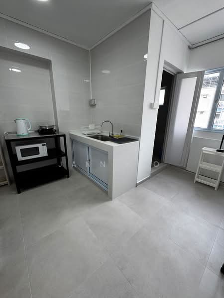 558 Pasir Ris Street 51, 558 Pasir Ris Street 51, Room Rental, 120 sqft, HDB Flat For Rent, by Jann Neo, 500219293 - Kitchen - PropertyGuru.com.sg