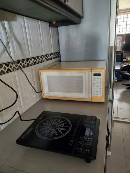 327 Bukit Batok Street 33, 327 Bukit Batok Street 33, Room Rental, 107 sqft, HDB Flat For Rent, by George Foo, 500219299 - Kitchen - PropertyGuru.com.sg
