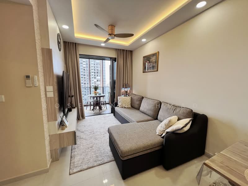 Midwood, 8 Hillview Rise, 3 Bedrooms, 990 sqft, Condominium For Sale, by Roselynn Ahmad, 500219356 - Living Room - PropertyGuru.com.sg