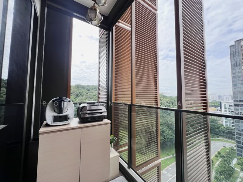 Midwood, 8 Hillview Rise, 3 Bedrooms, 990 sqft, Condominium For Sale, by Roselynn Ahmad, 500219356 - Balcony - PropertyGuru.com.sg