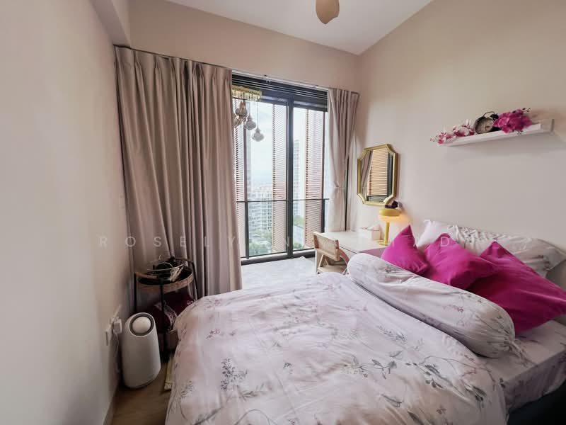 Midwood, 8 Hillview Rise, 3 Bedrooms, 990 sqft, Condominium For Sale, by Roselynn Ahmad, 500219356 - Bedroom - PropertyGuru.com.sg