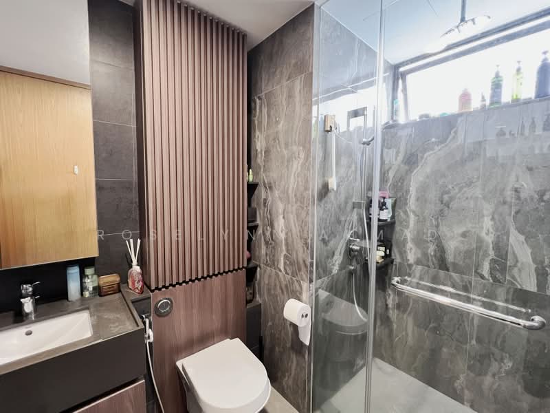 Midwood, 8 Hillview Rise, 3 Bedrooms, 990 sqft, Condominium For Sale, by Roselynn Ahmad, 500219356 - Bathroom - PropertyGuru.com.sg