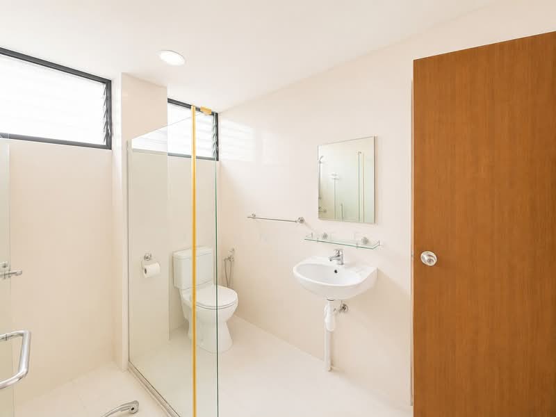45 Chestnut Avenue Bungalow, Chestnut Avenue, 5 Bedrooms, 4,000 sqft, Detached House For Rent, by John Lee, 500219367 - Bathroom - PropertyGuru.com.sg