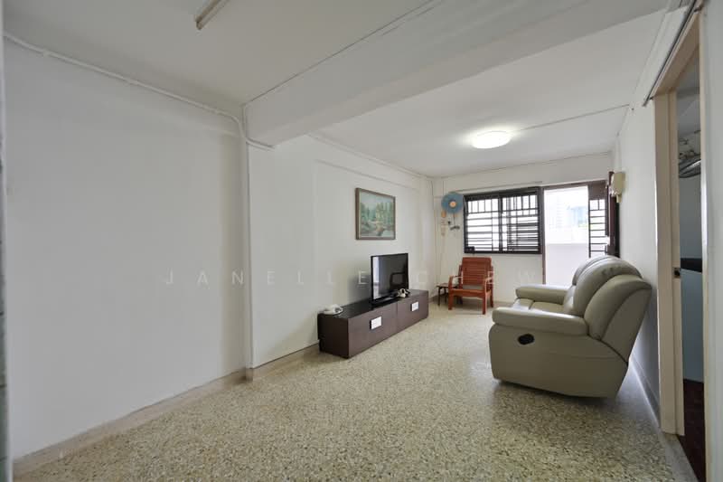 76 Lorong Limau, 76 Lorong Limau, 3 Bedrooms, 700 sqft, HDB Flat For Sale, by Janelle Chew, 500219374 - Living Room (Actual) - PropertyGuru.com.sg