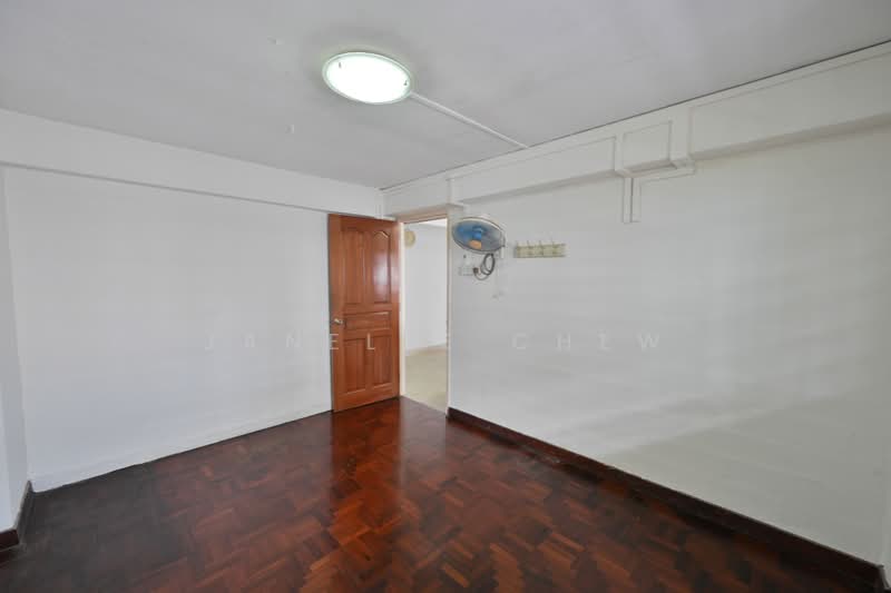 76 Lorong Limau, 76 Lorong Limau, 3 Bedrooms, 700 sqft, HDB Flat For Sale, by Janelle Chew, 500219374 - Bedroom 1 (Actual) - PropertyGuru.com.sg