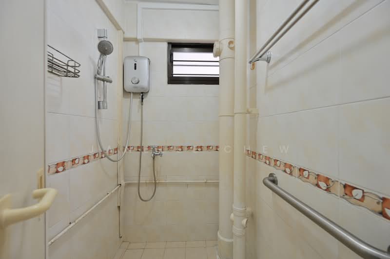 76 Lorong Limau, 76 Lorong Limau, 3 Bedrooms, 700 sqft, HDB Flat For Sale, by Janelle Chew, 500219374 - Shower (Actual) - PropertyGuru.com.sg