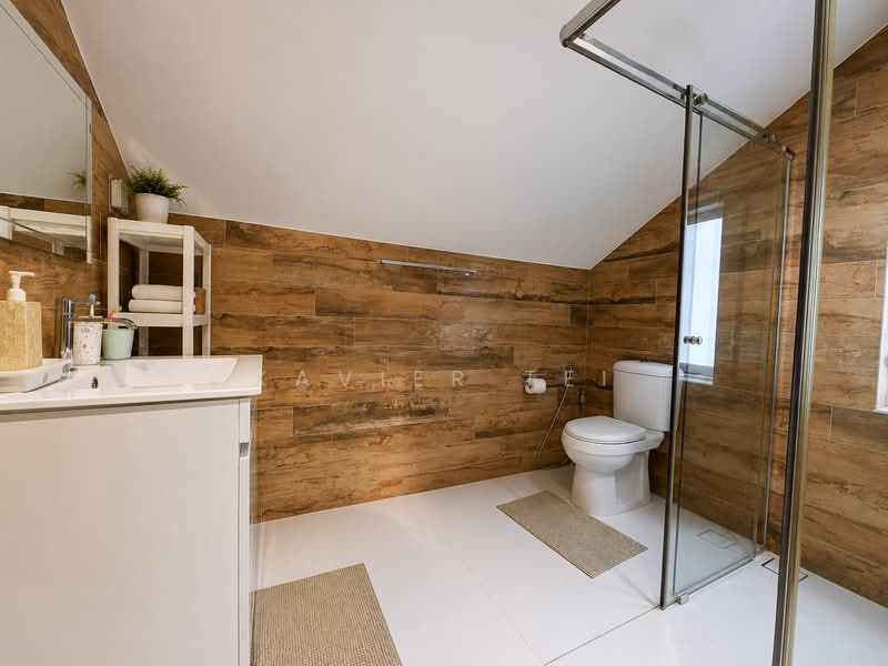 Serangoon Garden Estate, 77 Crowhurst Drive, 5 Bedrooms, 5,200 sqft, Semi-Detached House For Sale, by XAVIER TEI, 500219384 - Bathroom - PropertyGuru.com.sg