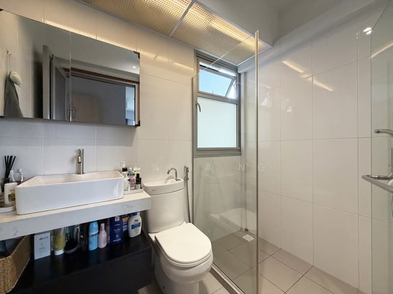 222A Bedok North Drive, 222A Bedok North Drive, 3 Bedrooms, 1,001 sqft, HDB Flat For Sale, by Alyssa Ng, 500219389 - Bathroom - PropertyGuru.com.sg