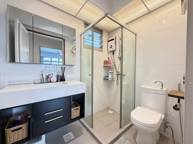 222A Bedok North Drive, 222A Bedok North Drive, 3 Bedrooms, 1,001 sqft, HDB Flat For Sale, by Alyssa Ng, 500219389 - Bathroom - PropertyGuru.com.sg