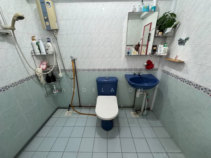 304A Anchorvale Link, 304A Anchorvale Link, 3 Bedrooms, 969 sqft, HDB Flat For Sale, by Angela Oh, 500219403 - Bathroom - PropertyGuru.com.sg