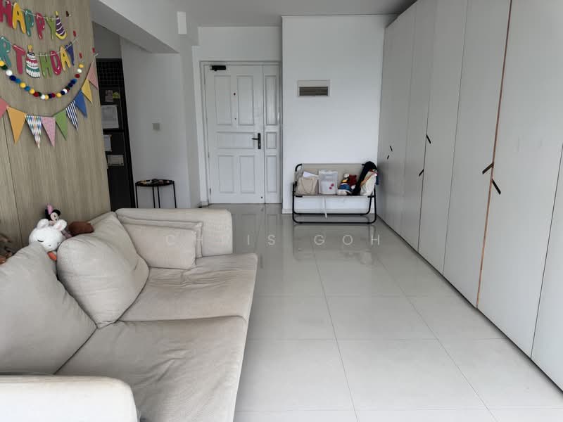48 Strathmore Avenue, 48 Strathmore Avenue, 3 Bedrooms, 969 sqft, HDB Flat For Sale, by Chris Goh, 500219405 - Living Room - PropertyGuru.com.sg