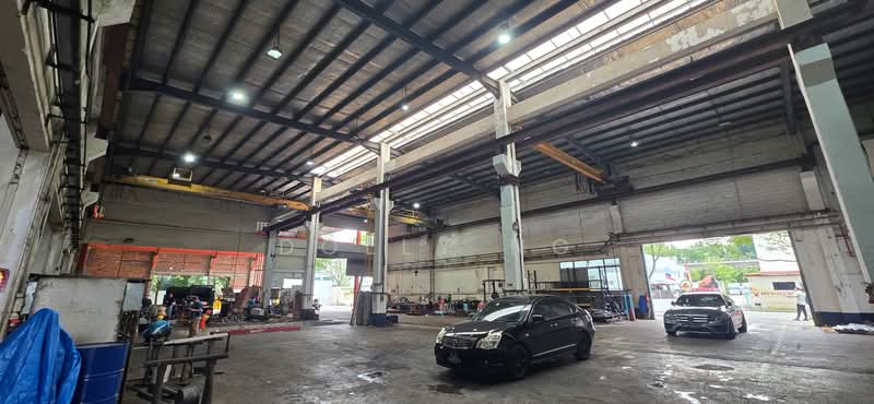 Workshop with Multiple O/H Cranes